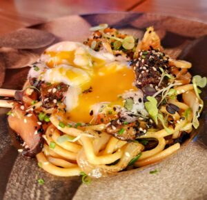 XINKU ANDORRA, l’autèntic restaurant asiàtic d’Andorra la Vella.  Estem al #Centrehistoric molt a prop de la #CasadelaVall i del #ComudAndorra 🍜🔥 🥢 La millor cuina oriental t’espera a XINKU ANDORRA la VELLA! 🥢   Descobreix un espai on la gastronomia asiàtica pren protagonisme, amb plats autèntics, ingredients seleccionats i una experiència que et transporta directament a l’Orient!   🍣 Sushi fresc i elaborat al moment   🍜 Woks plens de sabor i textura   🥟 Gyozas i Dim sum artesanals   🔥 Tècniques tradicionals amb productes de primera qualitat i sabor. Autèntiques salses 📆 En cap de setmana? Millor reservar la teva taula i assegura’t de gaudir d’una experiència inoblidable!   📍 Vine a XINKU ANDORRA – El restaurant asiàtic de referència a Andorra la Vella!   #XINKUAndorra #CuinaAsiàtica #SaborsAutèntics #ExperiènciaOriental #MenjarQueCaptiva #SushiPremium #DimSumIrresistible #ReservaLaTevaTaula #MomentsInoblidables #GastronomiaDeQualitat #AndorraTaste #OnMenjarBé #MenjarAmbEncant #WokDeliciós  #AsiaticFood #cuinaoriental #cuinaxinesa #RestaurantAndorralaVella #andorralavellaRestaurant #Restaurantselecte #Experiencia #gastronomiaexclusiva #AndorraRestaurantes  