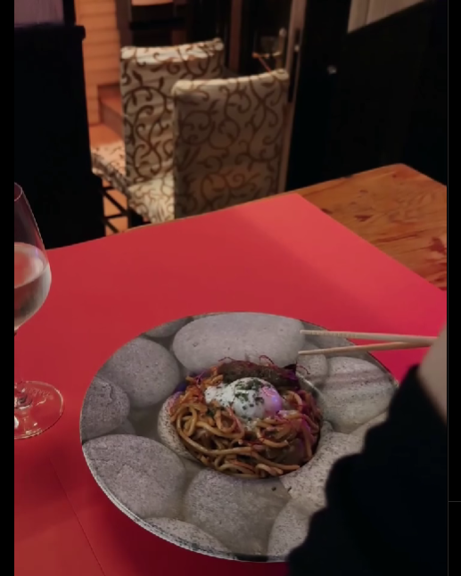 A Xīnkǔ, et convidem a explorar un món de sabors orientals frescos i autèntics que delectaran el teu paladar 🥢 Vine a descobrir la màgia de la cuina oriental!