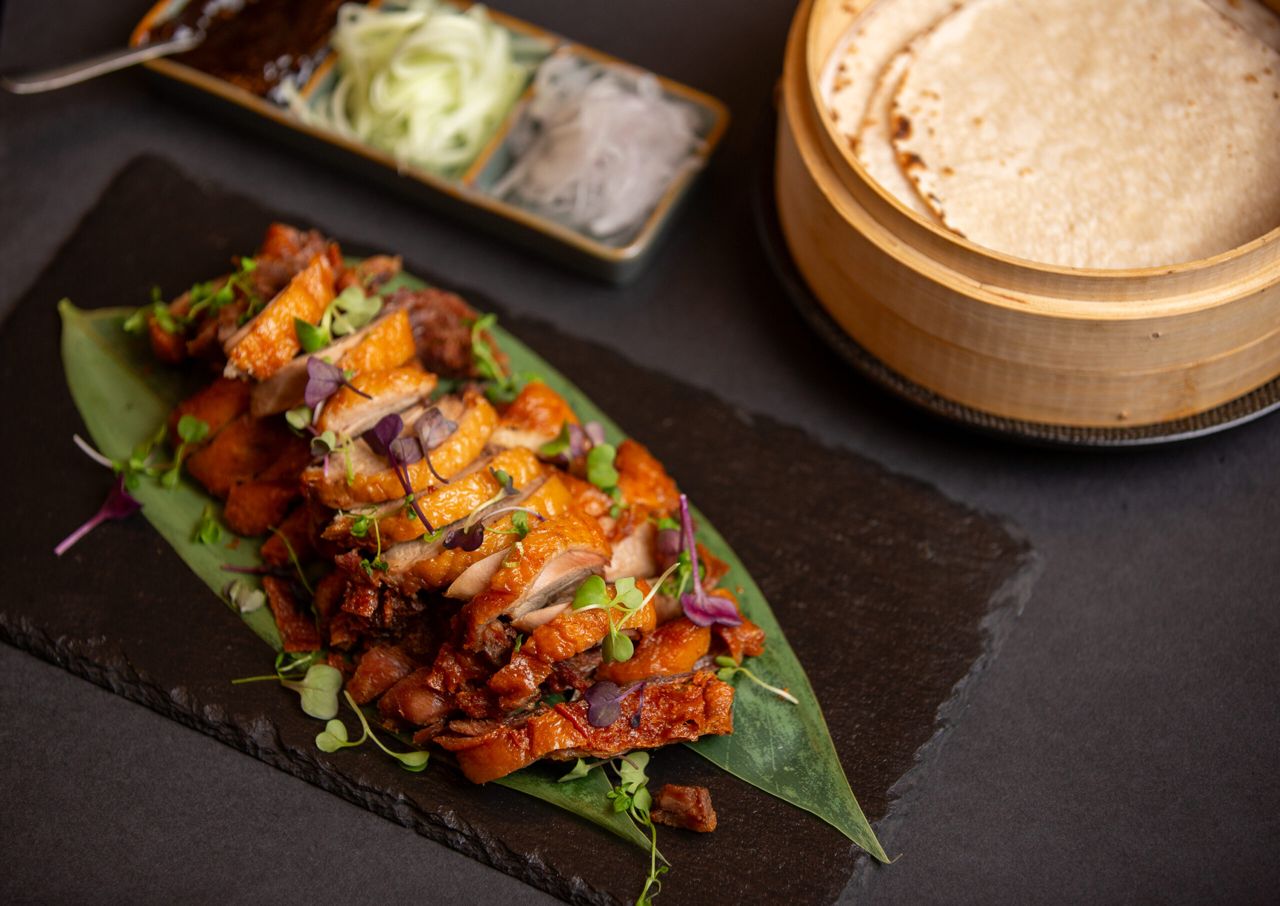 🦆✨ NOU MENÚ D’ÀNEC PEQUÍN. NOMÉS A XINKU ANDORRA! ✨🍽️ A Xinku Andorra, la millor cuina asiàtica del país t’espera al cor d’Andorra la Vella amb una proposta tant deliciosa com inoblidable: el nostre Menú d’Ànec Pequín, una explosió de sabors i textures que et farà viatjar sense moure’t de la capital. 🍤 Nem de llagostí cruixent 🍽️ Ànec estil Pequín, amb les seves crudités, oblees i salsa tradicional 🍡 Motxi artesà com a postres 🥤 Beguda inclosa Tot això per només 24,50 € per persona. Una experiència gourmet en un ambient modern, acollidor i amb molta ànima asiàtica. 📍 Xinku Andorra – Cuina fusió al cor d’Andorra la Vella Reserva taula i vine a descobrir el menú que ja està fent parlar tothom! #XinkuAndorra #MenúDAnec #ÀnecPequín #CuinaAsiàtica #NemDeLlagostí #MotxiGourmet #SaborAutèntic #AndorraLaVella #RestaurantXinku #FusióDeSabors #AndorraGastronòmica #CuinaDeQualitat #TastaAndorra #ÀnecAmbEstil #OrientAlPirineu #FoodiesAndorra #SaborQueSorprèn #ExperiènciaXinku #DelíciesDÀsia #MenjaBéViuMillor #MomentsGourmet #PlatsAmbAlma #TastaElCanvi #RestaurantAlCentre #FusióCulinària #SoparDiferent #CuinaAmbCaràcter #AmbPassióIDetall #RacóGastronòmic #xinkuexperience #food #foodie #instafood #foodporn #lunch #chef