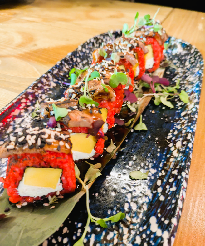 Autèntica cuina asiàtica amb ingredients frescos i plats que combinen tradició i innovació 💰 Preu imbatible per a un menú especial que sedueix pel gust i per la generositat