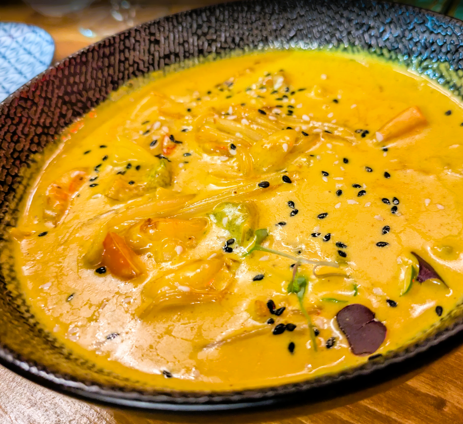 A XINKU ANDORRA, et proposem un pla perfecte: 🥢 Autèntica cuina asiàtica, amb sabors frescos, grans plats elaborats i una experiència única 📍 Som a només 7 minuts a peu de l’espai on es fa l’espectacle 🏛️ Ens trobaràs just al costat del Comú d’Andorra la Vella, al cor de la ciutat. Reserva la teva taula al nostre WhatsApp. ⏰ Vine a sopar amb temps i gaudeix sense presses abans de submergir-te a la màgia del circ! 📲 Reserva ara la teva taula i transforma el teu vespre en una experiència rodona. WhatsApp +376383128. #XinkuAndorra #CuinaAsiàtica #CirqueDuSoleil2025 #ILLUAndorra #SoparAbansDelCirc #ExperiènciaCompleta #FoodiesAndorra #CuinaFresca #AndorraLaVella #RestaurantAndorra #TastaXinku #MenjarAmbEstil #SaborsDOrient #DinarAsiàtic #MomentsÚnics #VisitaAndorra #EspectacleIGastronomia #XinkuExperience #AndorraTéSabor #SoparPerfecte #ILLU #CIRQUEduSOLEIL #CUINAASIATICA #cocinchina #cocinavietnamita #asiaticfood📍🍣✨