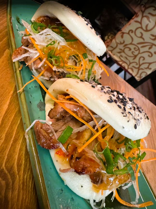 🥢🌸 RESTAURANT ASIÀTIC XINKU – SABORS D’ORIENT AL COR D’ANDORRA LA VELLA. Enmig del centre vibrant d’Andorra la Vella, al costat del Comú, et trobaràs amb XINKU, un restaurant asiàtic que transforma cada àpat en un viatge sensorial 🏮💫 🍛 Menús especials pensats per sorprendre el paladar amb combinacions fresques, generoses i plenes d’encant oriental: 🔸 Entrants variats | Plats calents | Postres autèntics – tot servit amb agilitat i estil. 🌟 D’entre les especialitats destacades, segons mercat i èpoques: 🥡 Sopes aromàtiques amb brou casolà i herbes fresques 🍣 Sushi variat i sashimi – elaborat al moment amb peix de qualitat superior 🥘 Pad Thai tailandès – saltat suau amb fideus d’arròs, salsa de tamarinde i cacauets ⏰ Sigui per dinar o sopar abans del Cirque du Soleil, una trobada informal o una cita especial, XINKU és l'elecció perfecta per menjar bé i viure un ambient acollidor amb personal que t’atén amb afecte. 📍 Vine a descobrir l’Orient sense sortir d’Andorra — al bell mig de la ciutat, pocs minuts de tot! #XinkuAndorra #CuinaAsiàtica #RestaurantAndorraLaVella #MenúsEspecialsXinku #PhoVietnamita #PadThaiDeVeritat #SushiFresh #SaborsDOrient #CuinaFrescaAmbEstil #FoodiesAndorra #AndorraTéSabor #CentreDeLaCiutat #MomentsXinku #MenjarAmbCaliu #CosesBéFetes #RestaurantQueSedueix #AndorraAmbEncant #ExperiènciaAsiàtica #PlatsQueEnamoren #MenjarVibrant #DinarPerfecte #SoparAmbCaràcter #TastaXinku #SaborsQueConnecten #AltaCuinaOriental “L’Àsia, a només uns minuts de tu” 📸🥢✨